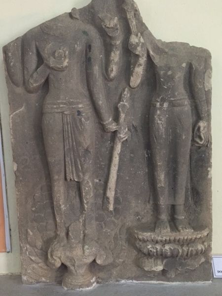 File:Statue of Vishnu and Lakshmi.jpg