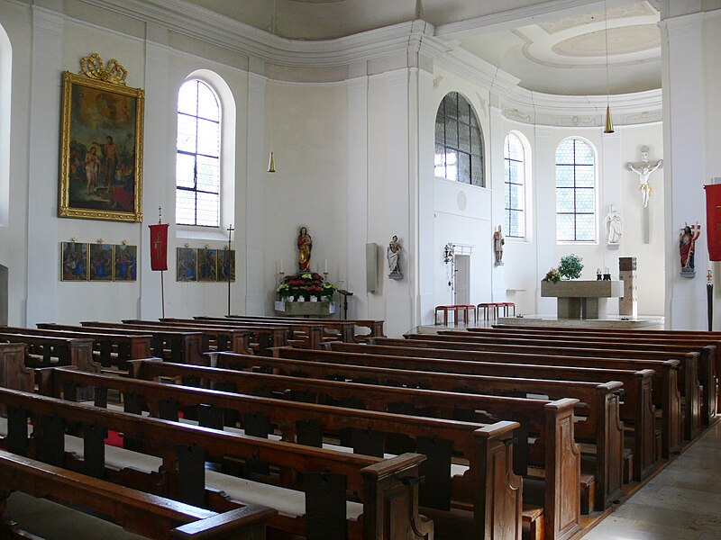 File:Treherz Pfarrkirche innen 2.jpg