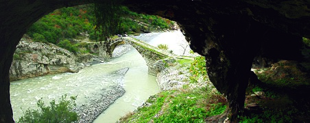 Katiu Bridge Photograph: IsmailGagica Licensing: CC-BY-SA-4.0