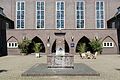 Deutsch: Hof der Heilandskirche in Hamburg-Uhlenhorst. This is a photograph of an architectural monument. It is on the list of cultural monuments of Hamburg, no. 30988.