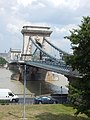 Deutsch: Blick entlang der Kettenbrücke in Budapest. English: View along the Chain Bridge in Budapest.