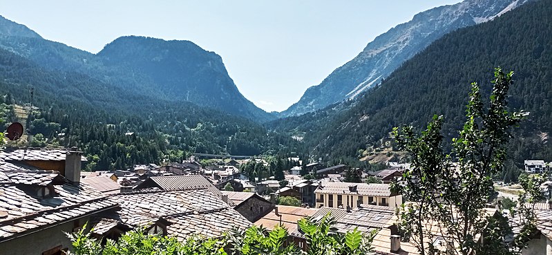 File:Cesana landscape.jpg