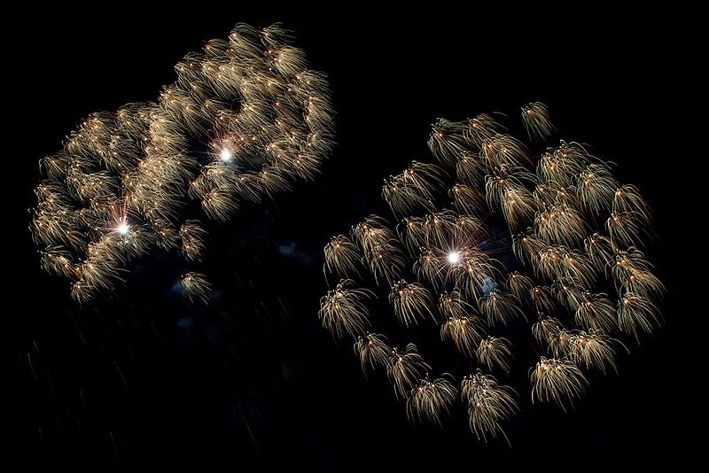 File:Bray Fireworks (6994400103).jpg