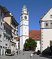 Blick zum Blaserturm von der Bachstraße, rechts das Lederhaus