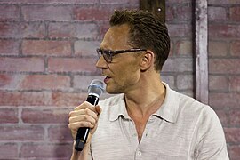 Tom Hiddleston (29160642020).jpg