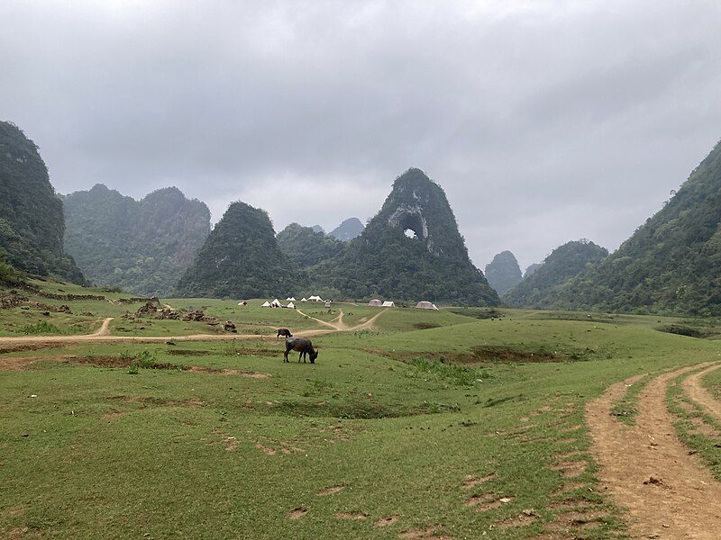 File:Angels Eye Mountain and Suroundings.jpg