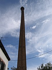 Chimenea de la antigua alcoholera.