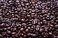 "A_lot_of_coffee_beans.jpg" by User:Jasonanaggie