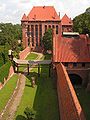 Polski: Pałac Wielkich Mistrzów - widok z gdaniska Zamku Wysokiego English: Grand Masters' palace, view from latrine tower of the High Castle Magyar: Nagymesteri palota a fellegvár árnyékszék-tornyából