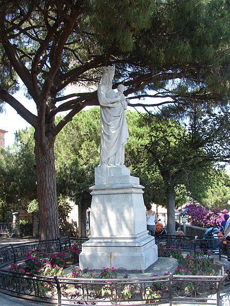 File:The Statue - panoramio.jpg