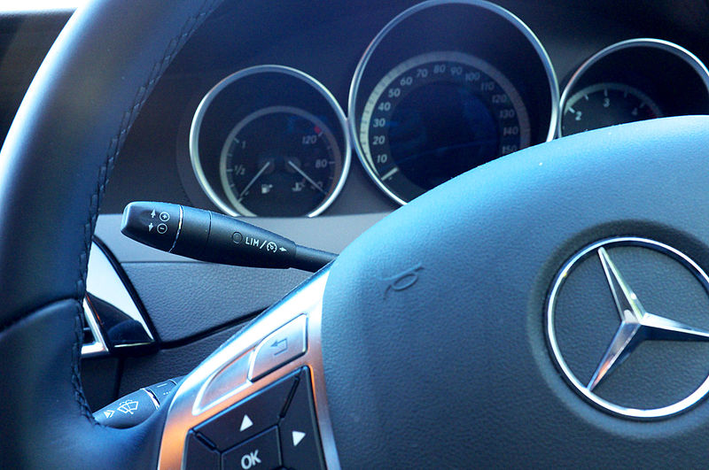 File:Cruise control Mercedes C220.jpg