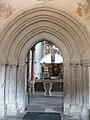 Romanisches Westportal (Blick von der Vorhalle durch das Portal in das Hauptschiff)