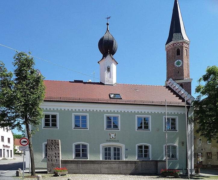 File:Rathaus Pfeffenhausen-2.JPG