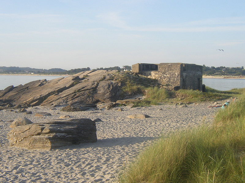 File:Sola's beach.JPG