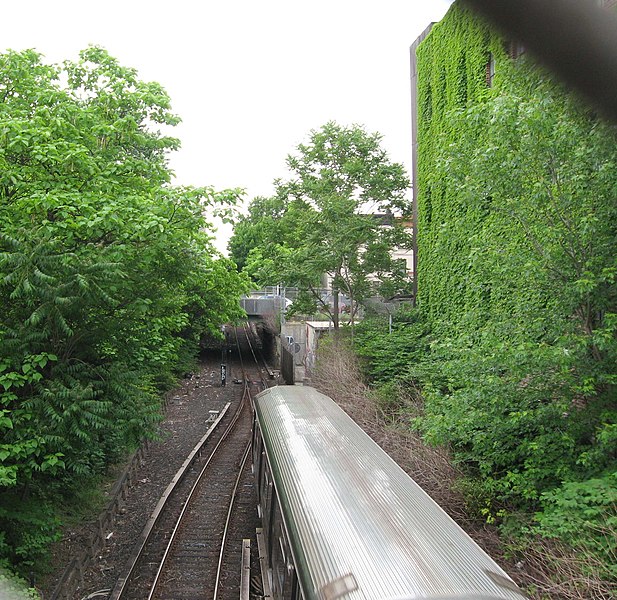 File:Franklin Trench BMT train jeh.JPG