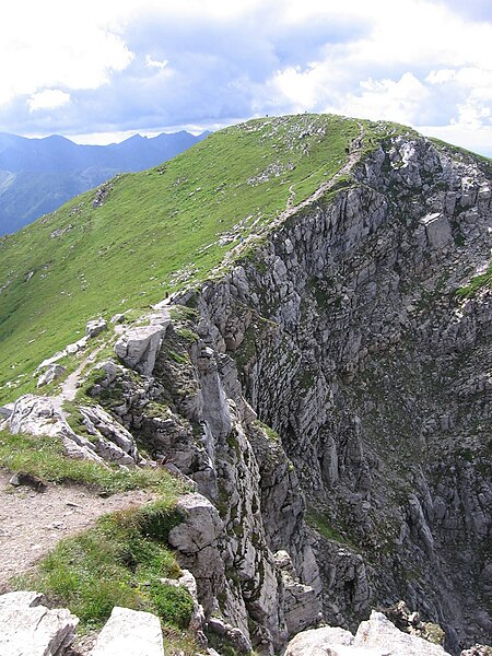 File:Ciemniak from Krzesanica.jpg