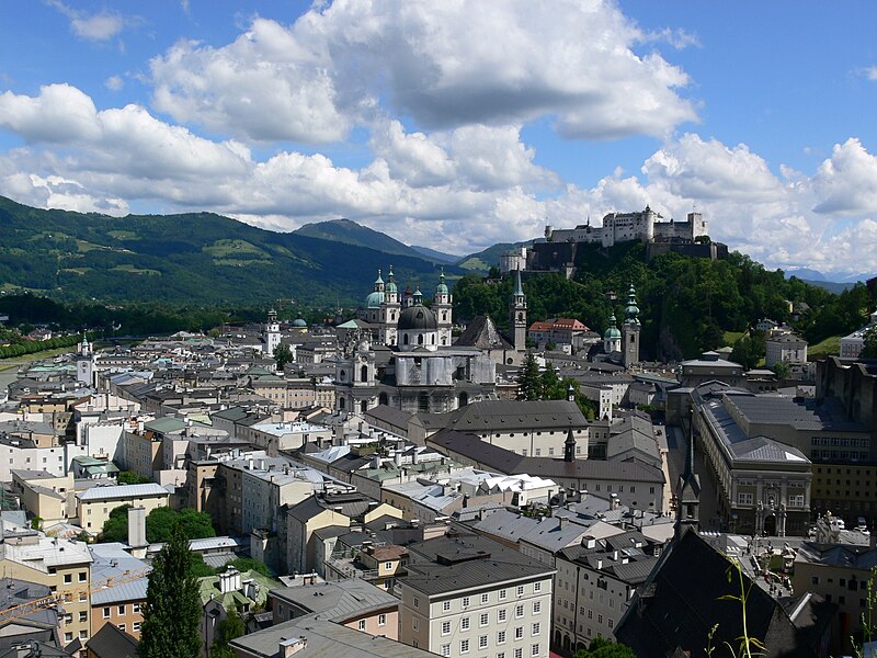 File:Salzburg Altstadt vom Mönchsberg.jpg