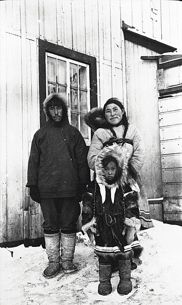 File:Alaskan Eskimo family (51452).jpg