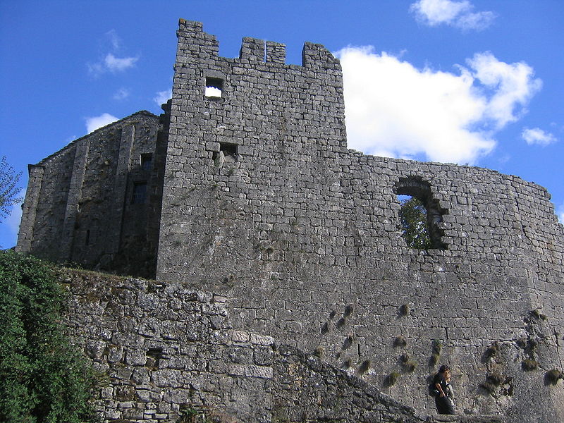 File:Chateau couvertoirade.JPG