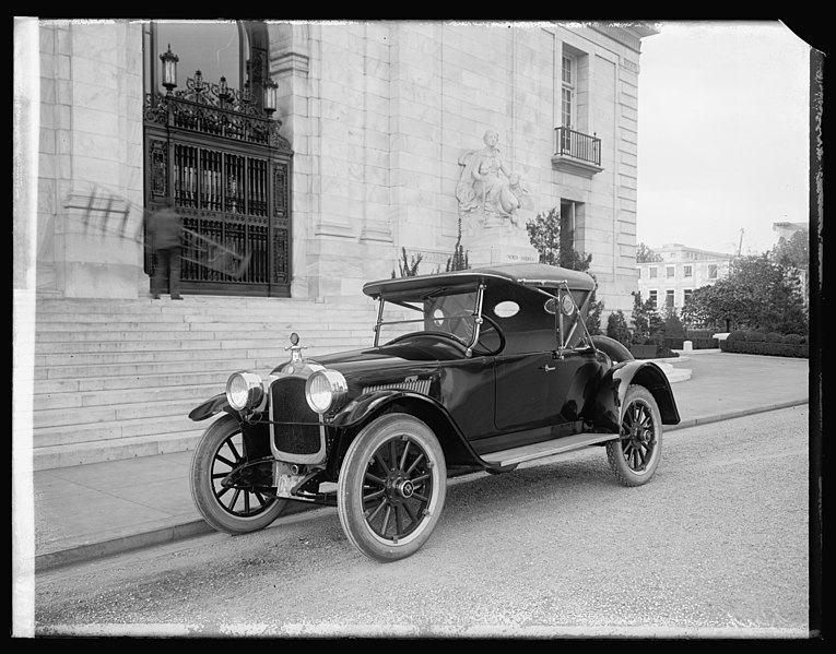 File:Hupmobile, (1921) LCCN2016852443.jpg