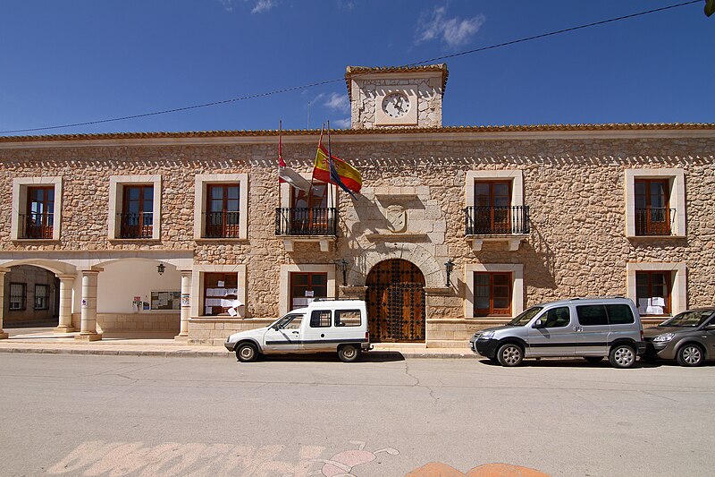 File:Mahora, ayuntamiento.jpg