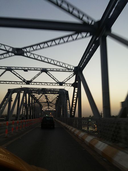 File:Al-sarrafiya bridge in Baghdad3.jpeg