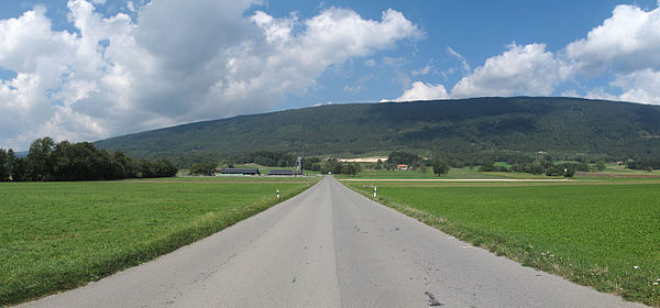 Road towards Jura ridge