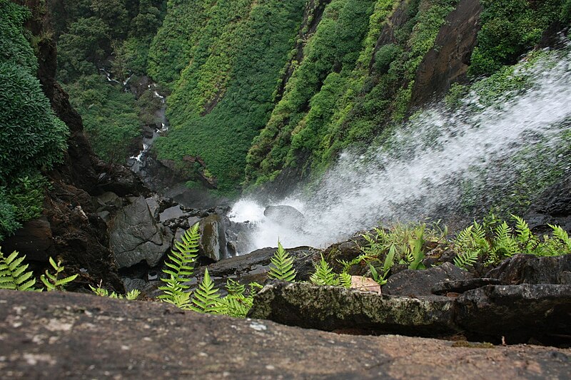 File:Onake Abbi Falls.JPG