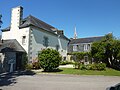 Pleuven : la mairie, façade arrière.