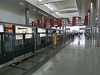 Xihong Men station platform (September 2013)