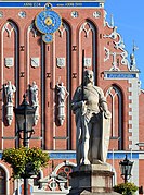 St Roland in front of House of the Blackheads