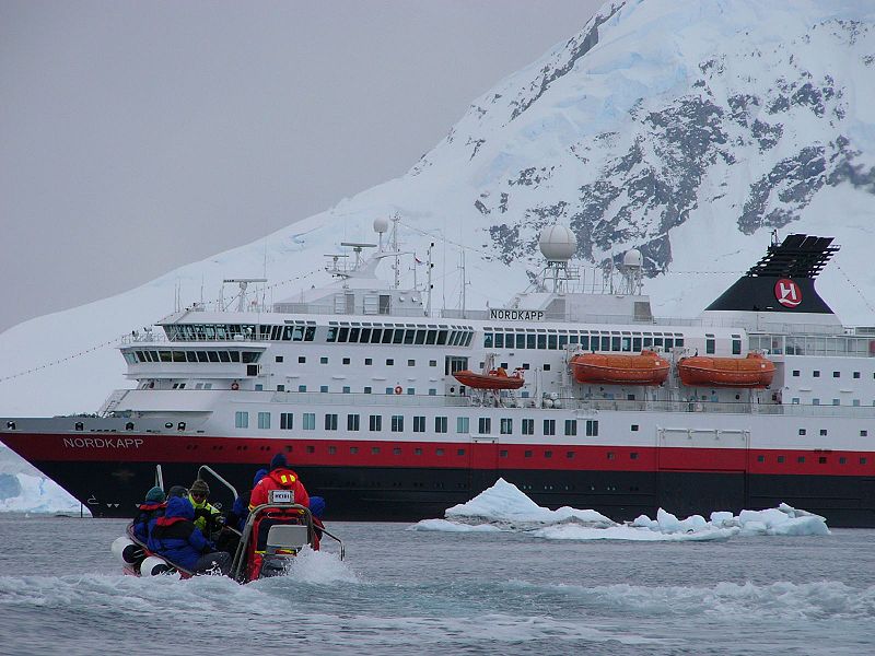 File:MS Nordkapp i Paradise Bay.jpg