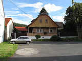 Čeština: Čelní fasáda v Medovém Újezdě. Okres Rokycany, Česká republika. English: Fasade in Medový Újezd village, Rokycany District, Czech Republic.