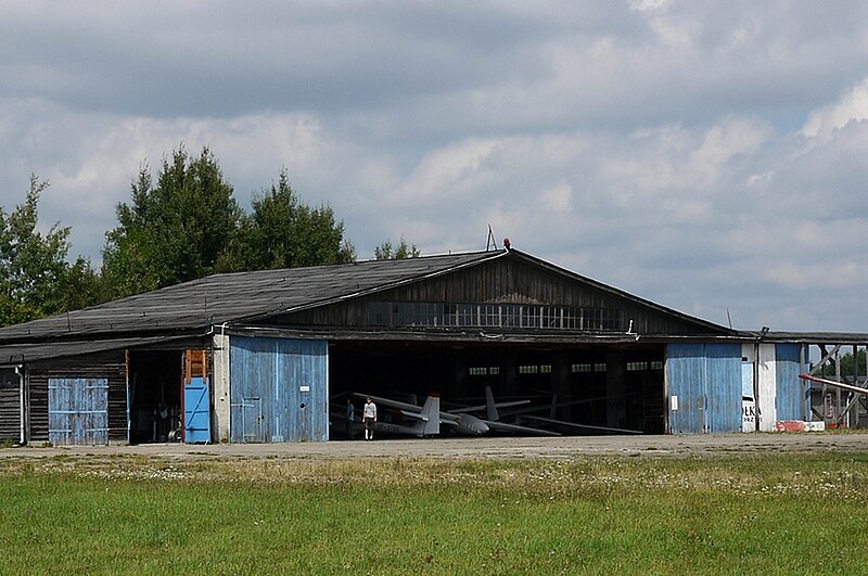 File:Krywlany Białystok Stary hangar.jpg