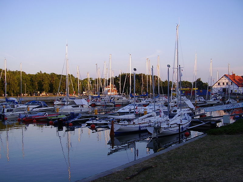 File:Port jachtowy Łeba2.JPG