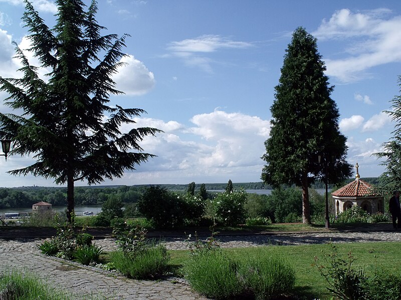 File:Kalemegdan side view.jpg