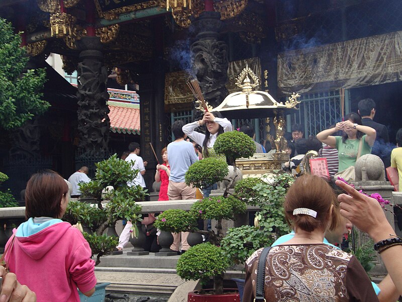 File:Longshan Temple DSC02236.jpg