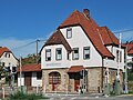 Das Bahnhofsgebäude aus 1905/06, Haltepunkt der Strohgäubahn