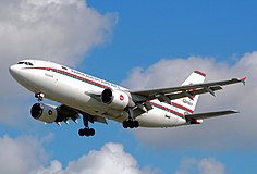 Biman Bangladesh Airlines, old livery, frontside