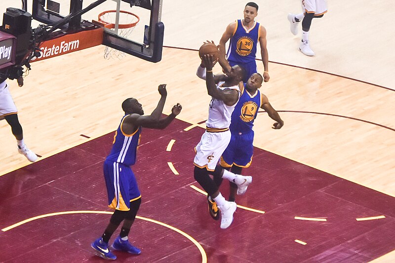 File:Lebron basket warriors.jpg