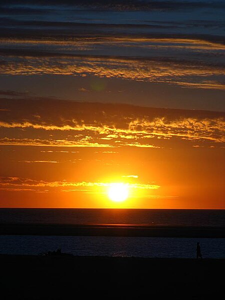 File:Mozambique Channel sunset3.jpg