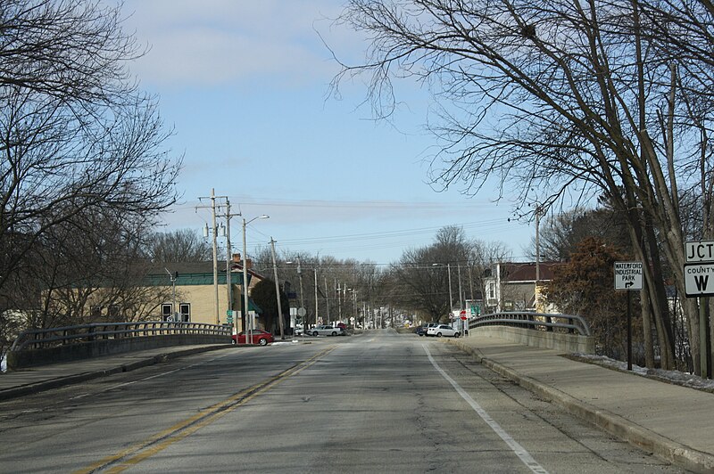 File:Rochester Wisconsin Downtown Looking West.jpg