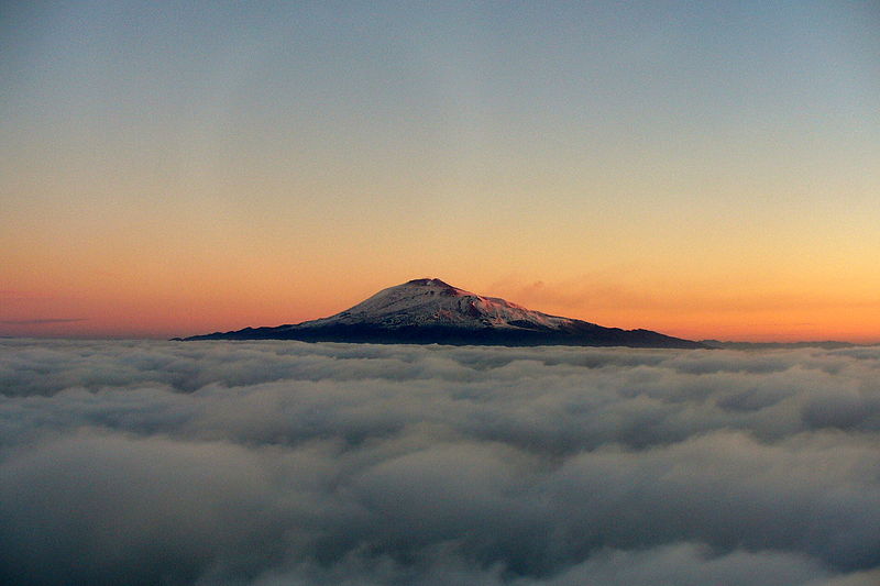 File:Etna acima das nuvens (2327861081).jpg