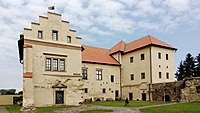 Čeština: Zámek v Polné v okrese Jihlava, kraj Vysočina je využíván jako městské muzeum. English: Polná Castle in Polná, Jihlava District, Vysočina Region, Czech Republic, is a municipal museum. This is a photo of a cultural monument of the Czech Republic, number: 16918/7-5073. Památkový katalog  · MIS  · hledat obrázky  · hledat seznamy  · Wikidata