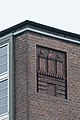 Deutsch: Treppenhausturm der Schule Alter Teichweg in Hamburg-Dulsberg mit Hamburgwappen. This is a photograph of an architectural monument. It is on the list of cultural monuments of Hamburg, no. 22669.