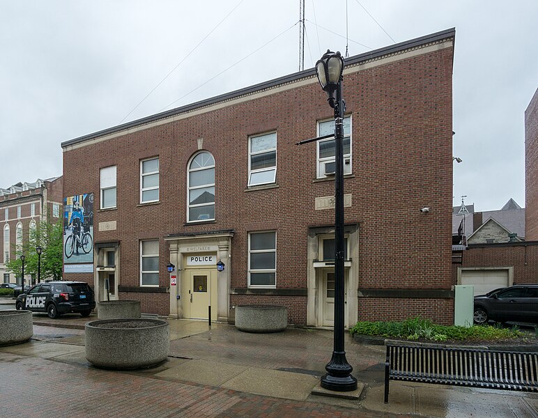 File:Pittsfield Police station, Massachusetts.jpg