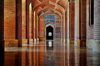 Interior of Shah Jahan Mosque in Thatta Photograph: Ovaiswaraich CC-BY-SA-3.0