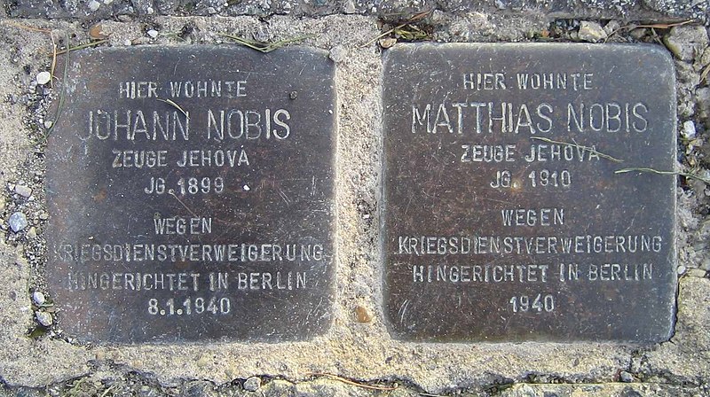 File:Stolpersteine Nobis.jpg