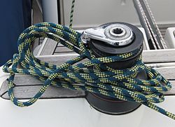 Winch Harken, 2 speed (ratio 42) sur un voilier Port Crouesty.-Morbhian