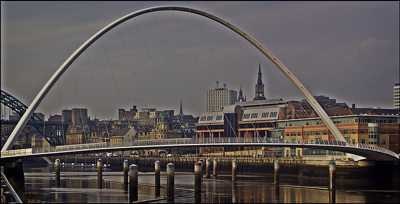 File:Gateshead Millennium Bridge (6861521183).jpg